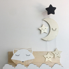 Decoración colgante para el hogar forma de Luna y nube de moda cuentas de madera borla colgante decoración para la habitación del bebé adorno colgante en la pared 2024 - compra barato