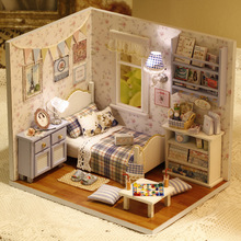 Casa de muñecas en miniatura para el sol, muebles de ensamblaje de madera de bosque, habitación de iluminación hecha a mano, juguetes de muñecas 2024 - compra barato