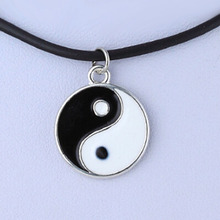 Кулон Yin Yang, черно-белый кулон для влюбленных пар, восемь схем, модные ожерелья, лучшие друзья, друзья, унисекс, ювелирные изделия, подарки 2024 - купить недорого