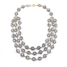 Женское Ожерелье-чокер, Многослойная цепь с кристаллами и цветами 2024 - купить недорого