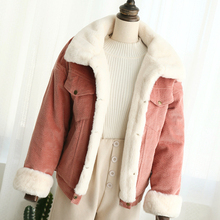 Женская свободная Вельветовая куртка, новая Толстая зимняя куртка из овечьей шерсти, милое теплое пальто, TB190214 2024 - купить недорого
