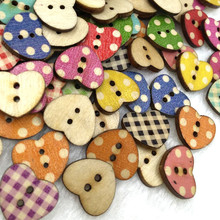 Botones para artesanía bricolaje, botones de madera multicolor con patrón de corazón, 2 agujeros decorativos, 15mm, WB341, 25/50/100 Uds. 2024 - compra barato