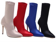 Новые свадебные ботинки, привлекательные эластичные ботинки-носки с острым носком, Женские однотонные короткие ботильоны на высоком каблуке 11 см из шелка, женская обувь 2024 - купить недорого