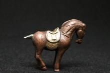 Coleção de objetos antigos ming e qing, escultura de cavalo de bronze, cavalo dourado a quedas de cintura com sucesso, cavalo do zodíaco em bronze vermelho. 2024 - compre barato