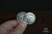 Магнитный Флип-монета Монета с бабочкой (наполовину копия долларов США), волшебные фокусы, аксессуары для фокусника, реквизиты для магии 2024 - купить недорого