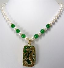 Envío Gratis collar de perlas verdes y blancas mezcladas finas + colgante de Dragón de la suerte 8mm 2024 - compra barato