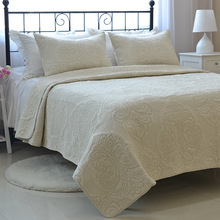 Coberta de cama europeu acolchoada de luxo, roupa de cama bordada, colcha de três peças, conjunto de roupa de cama primavera acolchoada 2024 - compre barato