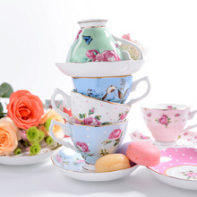 Conjunto de chá e pires de flor e cerâmica, conjunto osso real de china, copo de café preto britânico, copo de chá chinês para casamento 2024 - compre barato