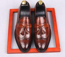 Sapatos sociais masculinos de couro legítimo, mocassins em couro legítimo gravados em borlas, casuais e inteligentes 2024 - compre barato