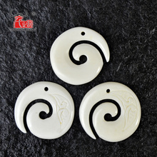 3 piezas hecho a mano tallado hueso de Yak espiral recorte colgante Nueva Zelanda Maori estilo natural hueso blanco cuentas DIY joyería accesorio 30mm 2024 - compra barato