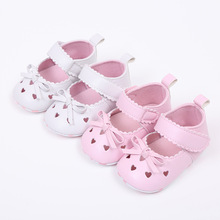 Zapatos de bebé lindo Bowknot hueco zapatos de chica de bebé cómodo suave Anti-slip zapatos para bebé recién nacido en primer lugar los caminantes 2024 - compra barato