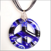 Rojo serpiente púrpura colgante con el signo de la paz, collar de bisutería de cristal de Murano 2024 - compra barato