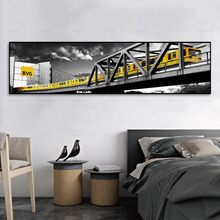 Pintura en lienzo de paisaje de ciudad en Blanco y Negro Nórdico, póster de tren de coche amarillo e impresión de imagen de pared para decoración del hogar de sala de estar 2024 - compra barato