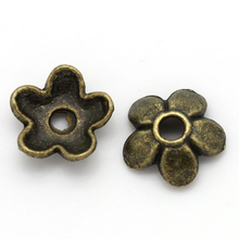 Gorros de cuentas DoreenBeads 5 pétalos flor bronce antiguo (se adapta a cuentas de 8-14mm) 7x6mm,300 Uds (B24749), yiwu 2024 - compra barato