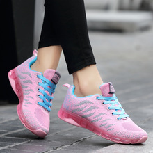 Tênis de malha respirável feminino, sapato casual da moda, com amortecedor de ar, para caminhada ao ar livre 2024 - compre barato