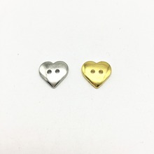 200 шт 15 мм блестящие Серебристые/золотые пуговицы в форме сердца 2 отверстия Швейные аксессуары украшения для открытки, скрапбукинг 2024 - купить недорого