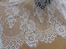 Элегантные белые цветочные Кружевные Свадебные шали с зубчатыми кружевами Свадебный чехол кружевная ткань с отделкой 3 ярда 2024 - купить недорого
