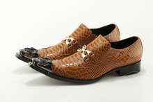 Мужские вечерние туфли в британском стиле с железным острым носком; коричневые оксфорды с пряжкой; мужские туфли на плоской подошве из змеиной кожи; Мужские модельные туфли 2024 - купить недорого
