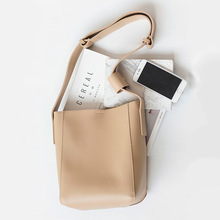 Простая кожаная сумка mylb на одно плечо, скошенная сумка-мешок, мешок для мам, модная однотонная сумка-мешок для покупок 2024 - купить недорого