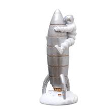 Фигурки космонавта астронавта, сидя на космическом корабле НЛО, статуя из смолы, Декор для дома, украшение комнаты, R1758 2024 - купить недорого