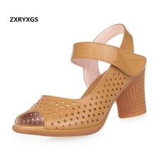 Sandalias de piel auténtica con agujeros para mujer, zapatos informales a la moda, cómodos y elegantes de tacón alto, novedad de verano 2019 2024 - compra barato