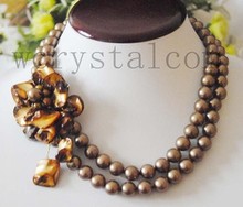 Очаровательное круглое жемчужное ожерелье 10 мм в виде коричневого цветка с резной застежкой 2024 - купить недорого