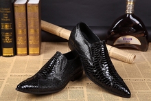 Zapatos de charol con punta en pico para hombre, mocasines de piel de cocodrilo negra con punta de hierro, zapatos de oficina boda con pinchos 2024 - compra barato