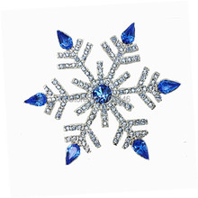 Большая Рождественская брошь в виде снежинки 2,68 дюйма с кристаллами Стразы 2024 - купить недорого