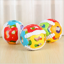 Мягкие Цветные Шариковые игрушки, погремушка с ручной колокольчиком, развивающая игрушка, прикусывающий шарик для детей, обучающий детский подарок 2024 - купить недорого