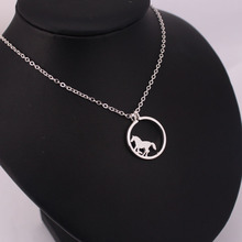 Hzew круглая лошадь кулон ожерелье два цвета ожерелья подарок 2024 - купить недорого