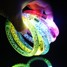 Pulseira de cristal acrílico para decoração de festa, brinquedos luminosos para festas, com bateria interna, pulseira de bolhas, led 2024 - compre barato