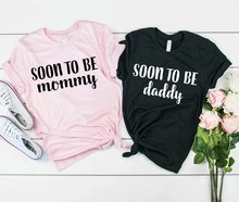 Skuggnas camiseta de mãe em breve, camiseta para mamãe e bebê, anúncio da criança, futuro pai, camisetas para casal 2024 - compre barato