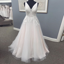 Платье свадебное с V-образным вырезом, без рукавов, с аппликацией 2024 - купить недорого