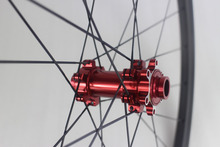 635g Ультра легкий 29er XC гоночный горный велосипед углеродное волокно переднее колесо 28 мм Асимметричный hookless M15 15 мм через прямое тяговое 24 Отверстия 2024 - купить недорого