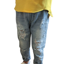 Рваные джинсы для мальчиков и девочек, весенне-летние и осенние стильные джинсовые брюки для детей, 2018, детские штаны с потертостями 2024 - купить недорого