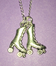 Collar de patines dobles de plata Vintage para mujer, colgante llamativo de cadena, joyería, regalo de Amistad BFF 2024 - compra barato