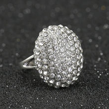 Кольцо с кристаллами фианита, серебряного цвета 2024 - купить недорого