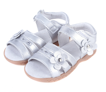 Sandália de couro macio aberta, para meninas, dedo aberto com flores e prata, para batizado, casamento, sapatos de verão, varejo formal 2024 - compre barato
