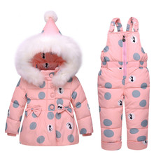 Для маленьких девочек зимние Комплекты одежды с капюшоном пуховая куртка с меховым воротником, с бантом, с принтом, детские комбинезоны, одежда для снежной погоды, детская одежда для малышей на От 1 до 3 лет 2024 - купить недорого