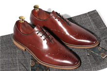 Sapatos de casamento clássicos masculinos, sapatos de couro genuíno esculpidos em tecido respirável com cadarço, sapatos baixos para homens 2024 - compre barato