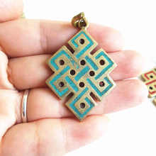 TBP751 Tibetan Endless Knot Amulet Pendants Brass Inlaid Colorful Stone Pendant Multi Colors 2024 - buy cheap