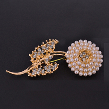 New Trendy Fashion Rhinestone Leaf Simulated Pearl Round Flower Brooch Pin  Accessory Jewelry Wholesale 10 Pcs 2024 - buy cheap