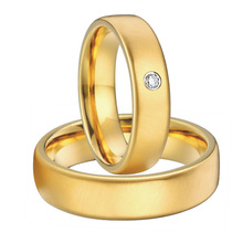 Anillos de boda de acero y titanio personalizados para hombre y mujer, alianzas de color dorado, para parejas 2024 - compra barato