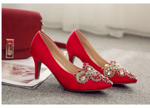 Feminino cristal sapatos de casamento femal confortável fino salto alto apontou toe bombas com pérolas de cristal cetim vermelho para a noiva elegante 2024 - compre barato