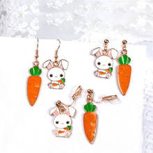 Pendientes de zanahoria y conejo de dibujos animados, pendientes creativos con Clip para la oreja, accesorios de joyería únicos para estudiantes, regalo 2024 - compra barato