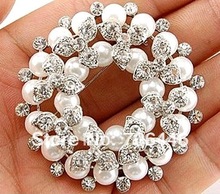 Sparkly Silver Rhinestone Crystal Diamant Ivory Faux Pearl Wreath Pin Brooch 2024 - купить недорого