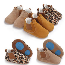 Новинка, обувь для новорожденных мальчиков и девочек, кожаная обувь для малышей с мягкой подошвой, мокасины для начинающих ходить с леопардовым принтом 2024 - купить недорого