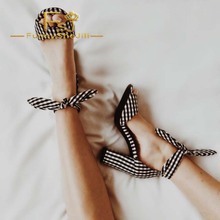 Sandálias robustas com xadrez preto e branco, calçados com dedos para tornozelo, generoso e elegante, moda atrativa fsj nobre 2024 - compre barato