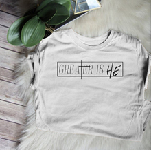 Camiseta feminina greater is he, camiseta de verão estilo cristão e gola em o 2024 - compre barato