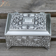 Caja de joyería de metal con grabado de flores, caja de regalo de aleación de zinc, bonito estuche de joyería 2024 - compra barato